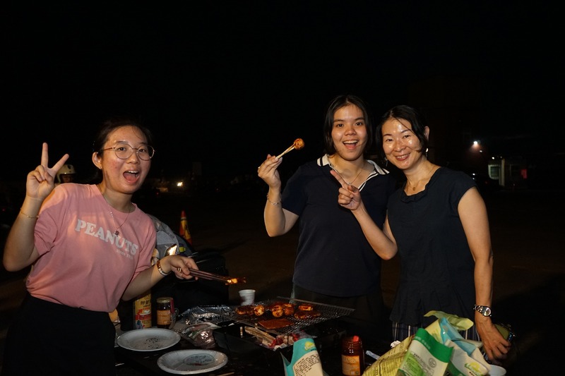 素食烤肉熱鬧進行中，健康美味也同樣歡樂滿滿。🥗🔥✨圖片