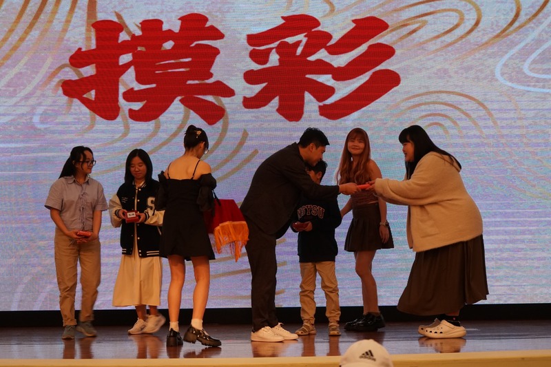 僑外組組長林晉禾將為大家抽出摸彩的幸運得主🎟️，帶來驚喜與歡樂，讓現場氣氛更加熱烈🎉！
