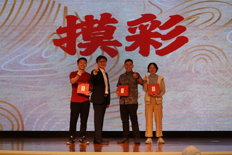 產學長林韋至將為大家抽出摸彩的幸運得主🎟️，現場氣氛緊張又期待，為活動增添更多驚喜與歡樂🎉！