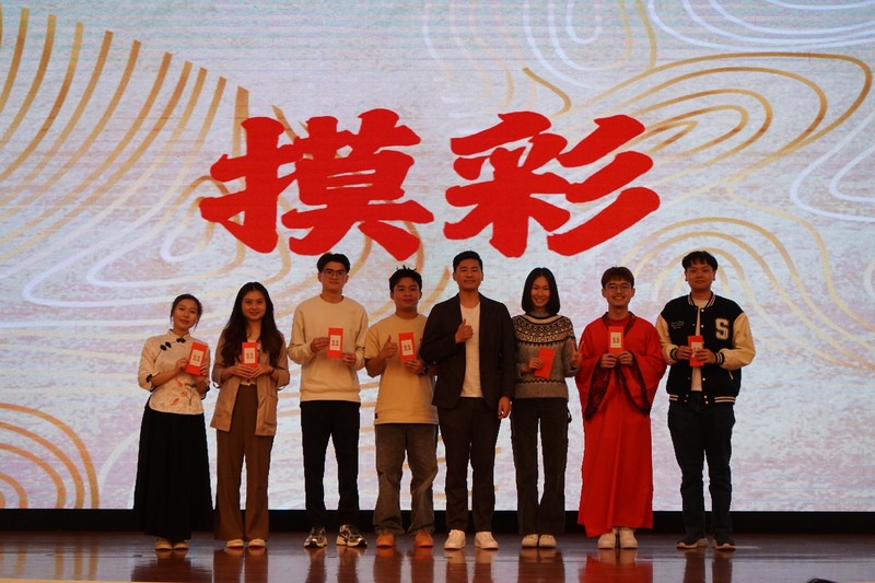 僑外組組長林晉禾將為大家抽出摸彩的幸運得主🎟️，帶來驚喜與歡樂，讓現場氣氛更加熱烈🎉！