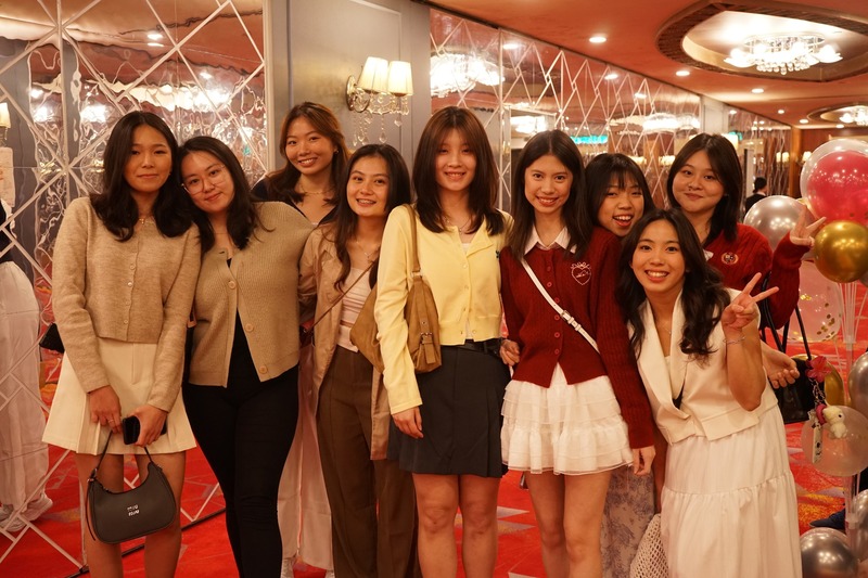 印尼僑生們一起合影📸，留下專屬於大家的新春回憶，展現團結與友誼的美好時刻！