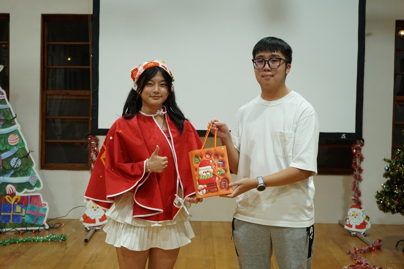 最佳女造型獎揭曉，精心打扮的大家成為全場最亮眼的焦點。✨🤵👗🎉圖片