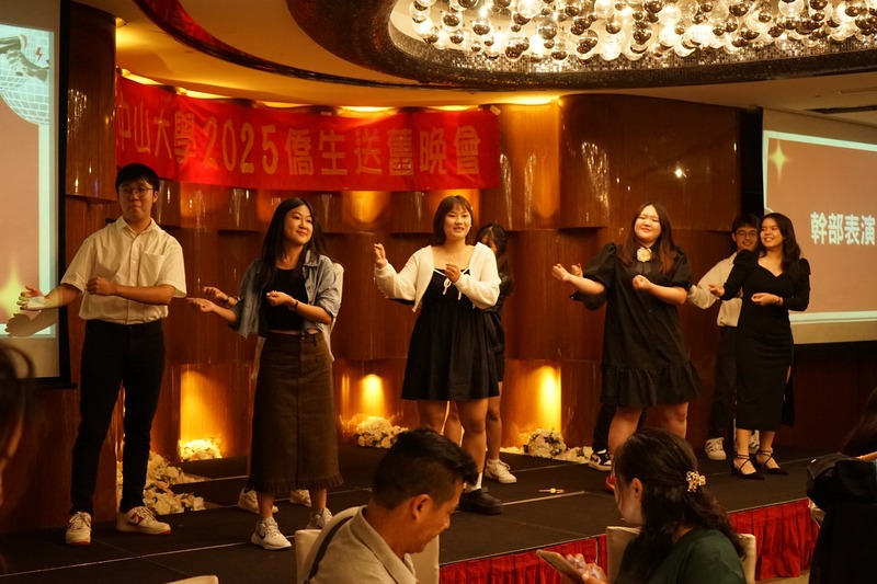 接下來由幹部們帶來精彩的《LAST DANCE》表演,以熱情與活力為典禮增添高潮,為大家留下難忘的回憶。💃🕺🎵圖片