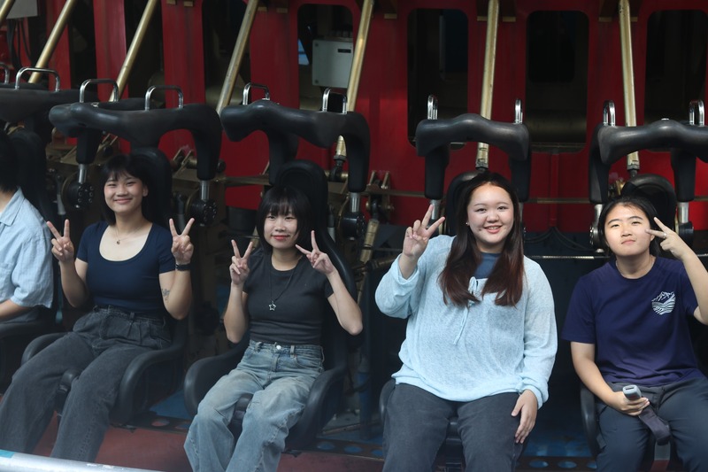 「挑戰 UFO 自由落體，感受刺激滿點的瞬間。🎢✨圖片