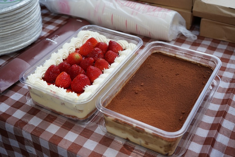 提拉米蘇與草莓蛋糕登場，甜點時光讓人幸福滿滿。🍰🍓✨圖片