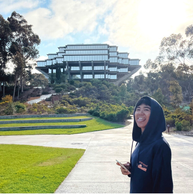方澤在 UCSD 校園留影(另開新視窗)