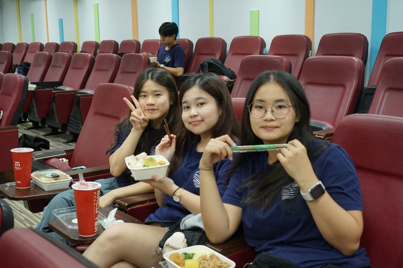 活動開始前先享用晚餐，邊用餐邊交流暖場。🍽️💬✨圖片