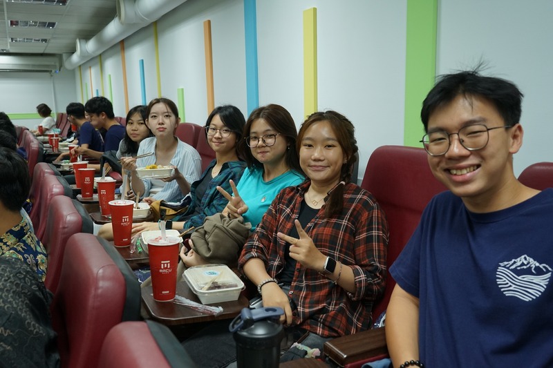 活動開始前先享用晚餐，邊用餐邊交流暖場。🍽️💬✨圖片