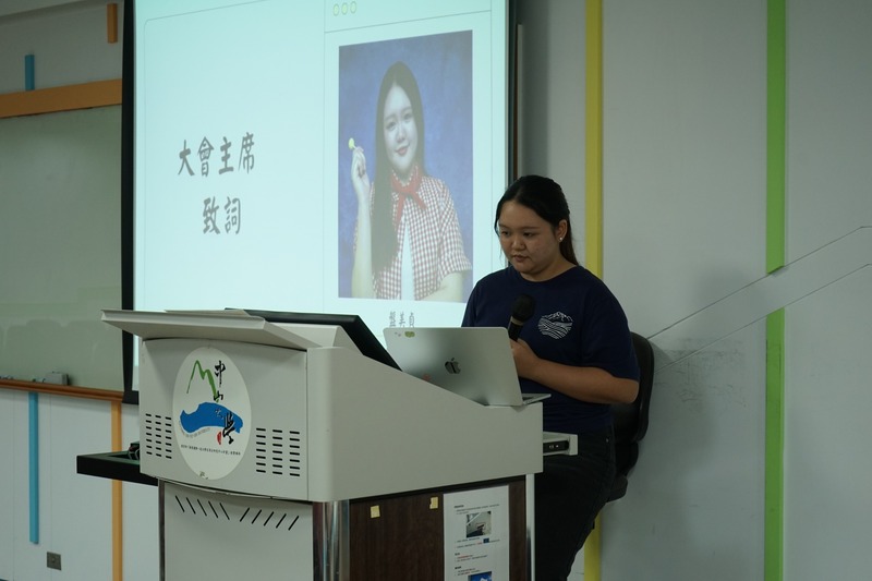 大會正式開始，由副會長主持，帶領大家進入會議流程。📣✨圖片