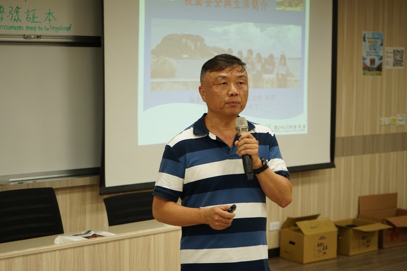 校安組盧文斌教官進行講解，說明校內外人身安全與防護要點，強化新生安全意識。🛡️🏫✨圖片