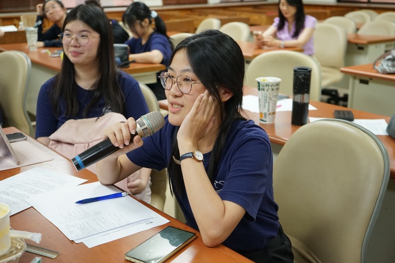 幹部們積極參與講座,踴躍發表自己的想法與見解,現場交流熱烈,展現出高度的學習熱忱與團隊合作精神。💬🙋♂️🙋♀️✨圖片