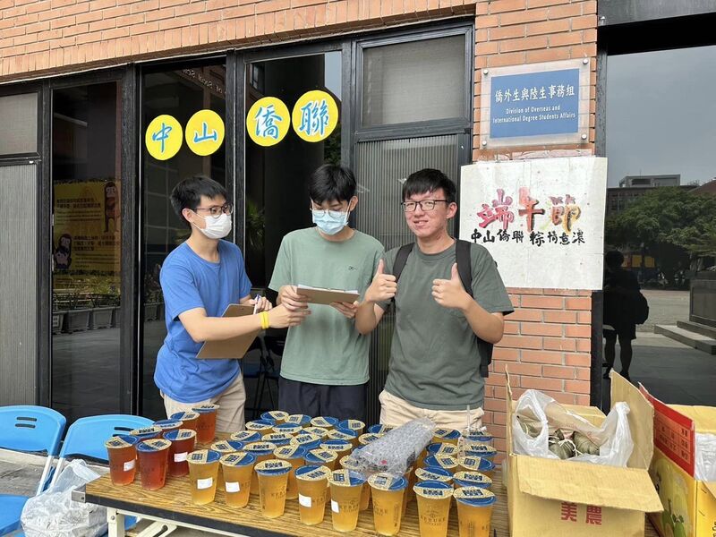 【活動回顧】111學年度 僑生端午送溫情活動圖片